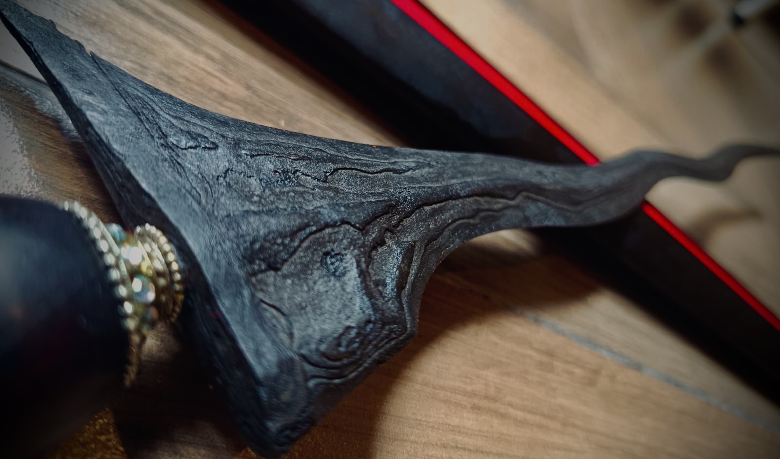 Tentang Keris Putih